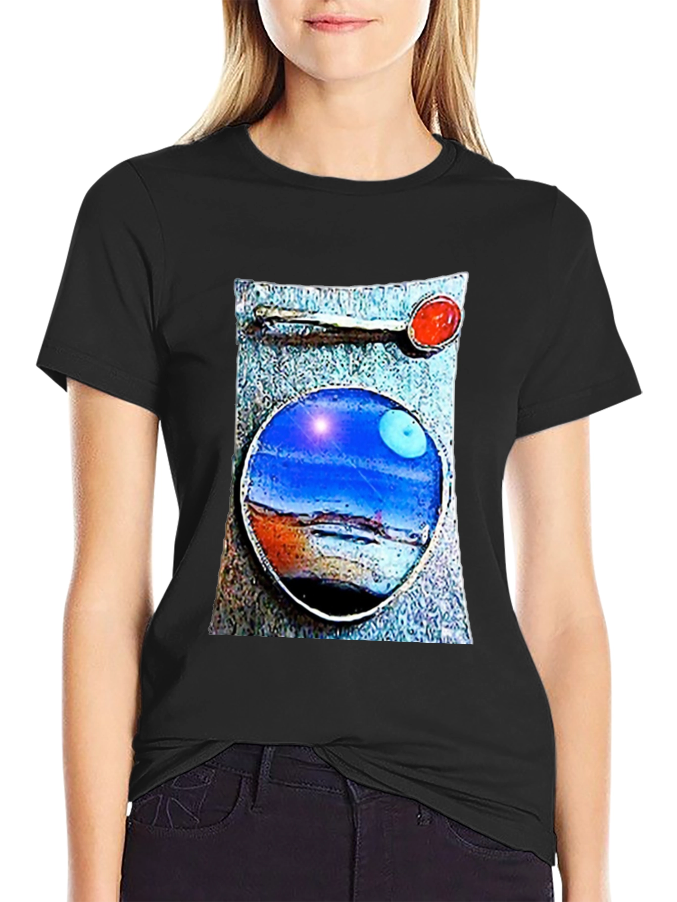 Camiseta Negra con Diseño Artístico Abstracto