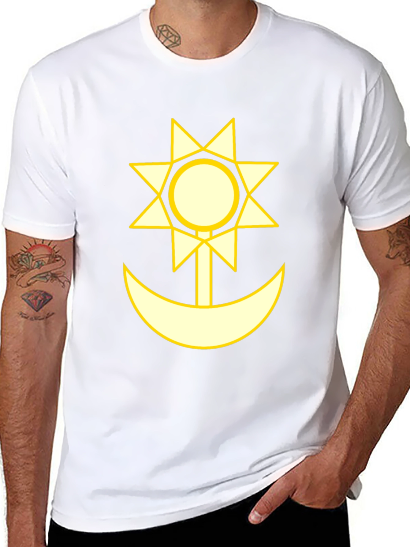 Camiseta Negra con Diseño Sol y Luna Amarillo