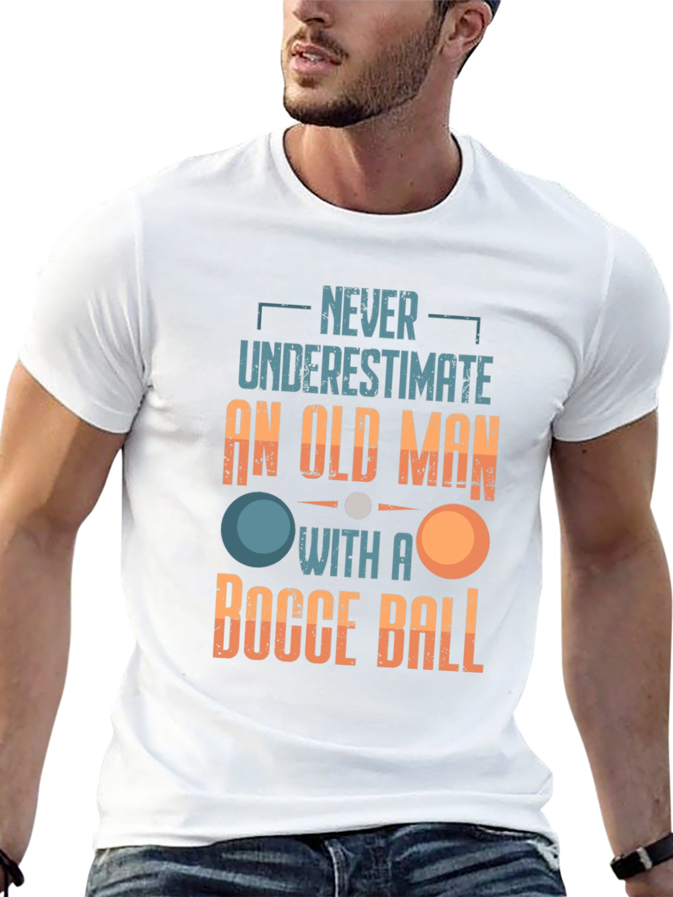 Camiseta Hombre: Nunca Subestimes a un Viejo con Bochas