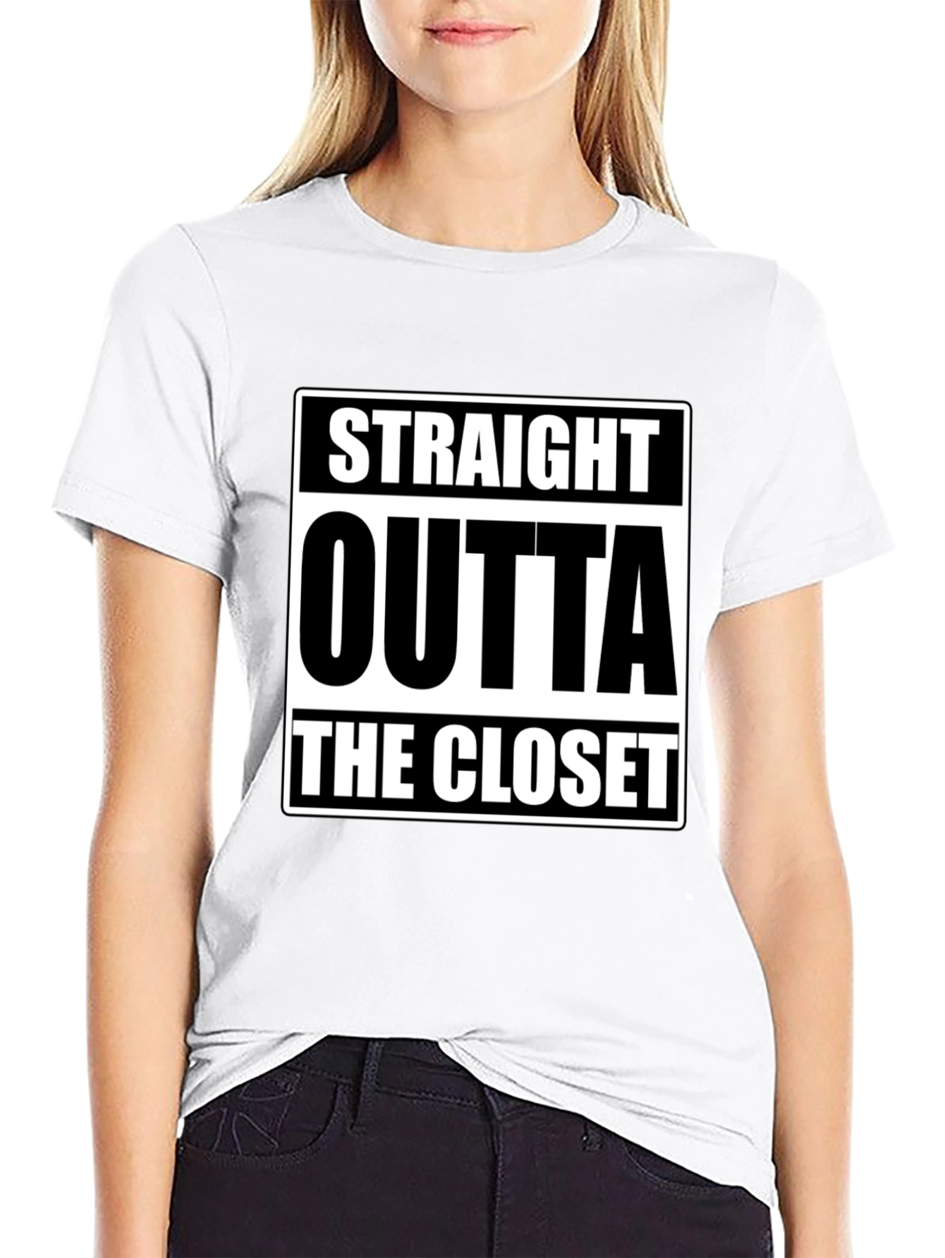 Camiseta Negra Straight Outta The Closet