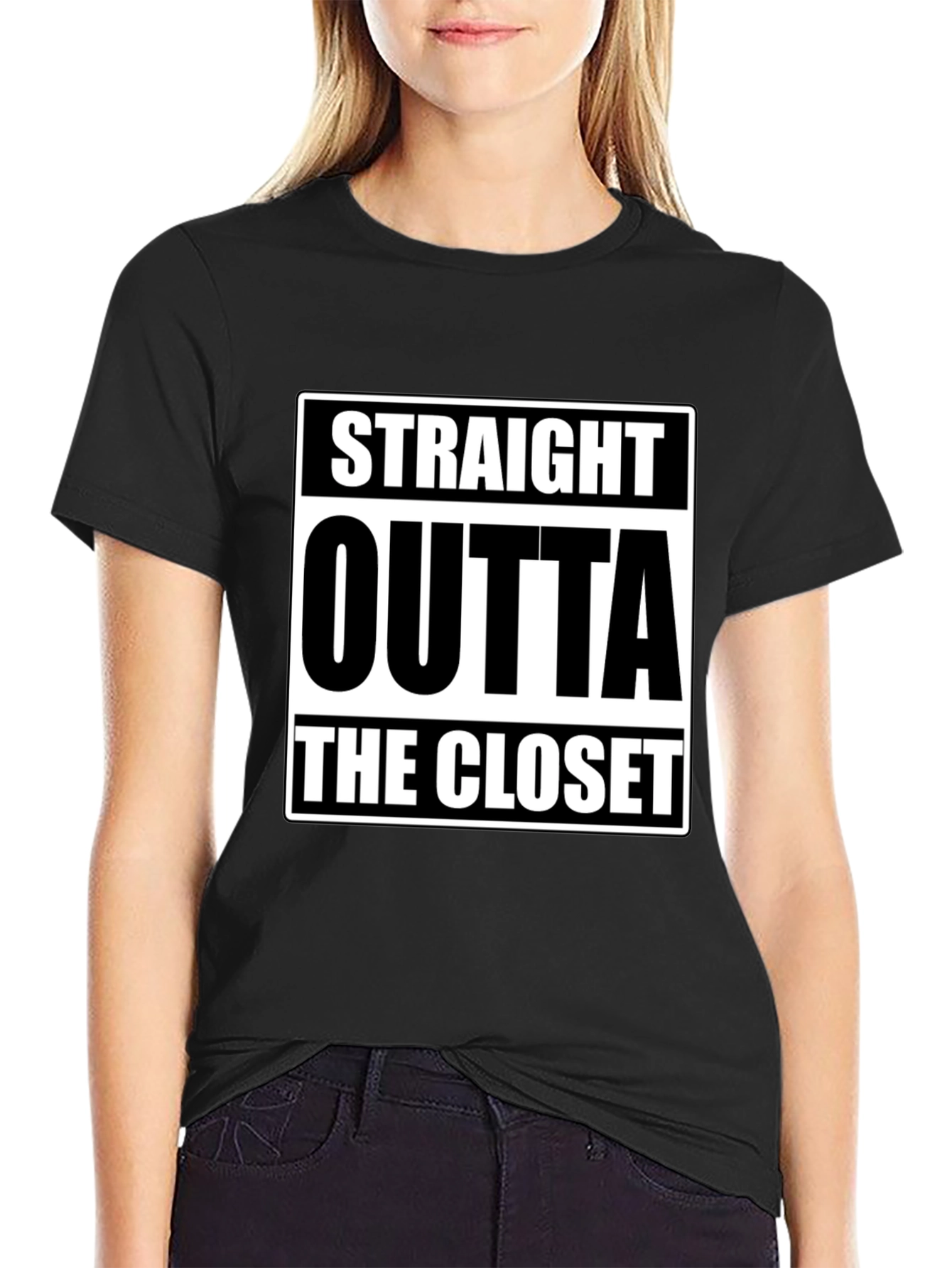 Camiseta Negra Straight Outta The Closet