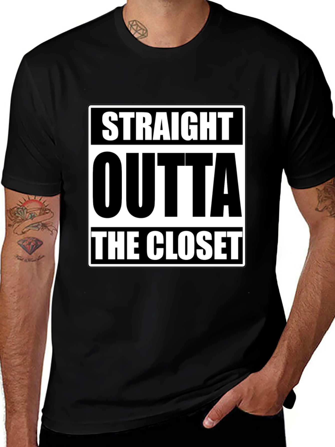 Camiseta Negra Straight Outta The Closet