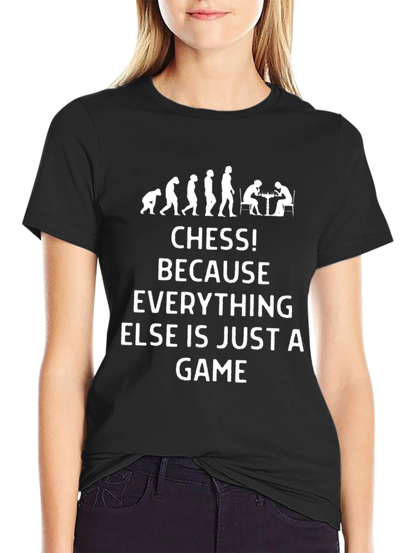 Camiseta Negra: Evolución al Ajedrez