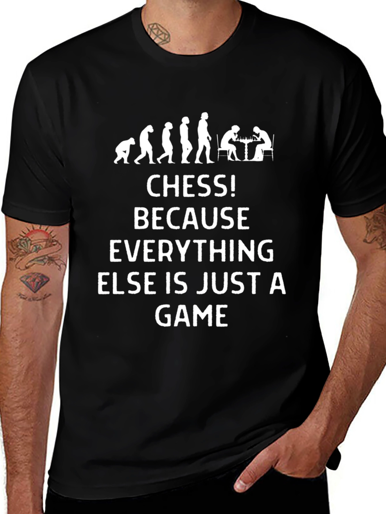 Camiseta Negra: Evolución al Ajedrez
