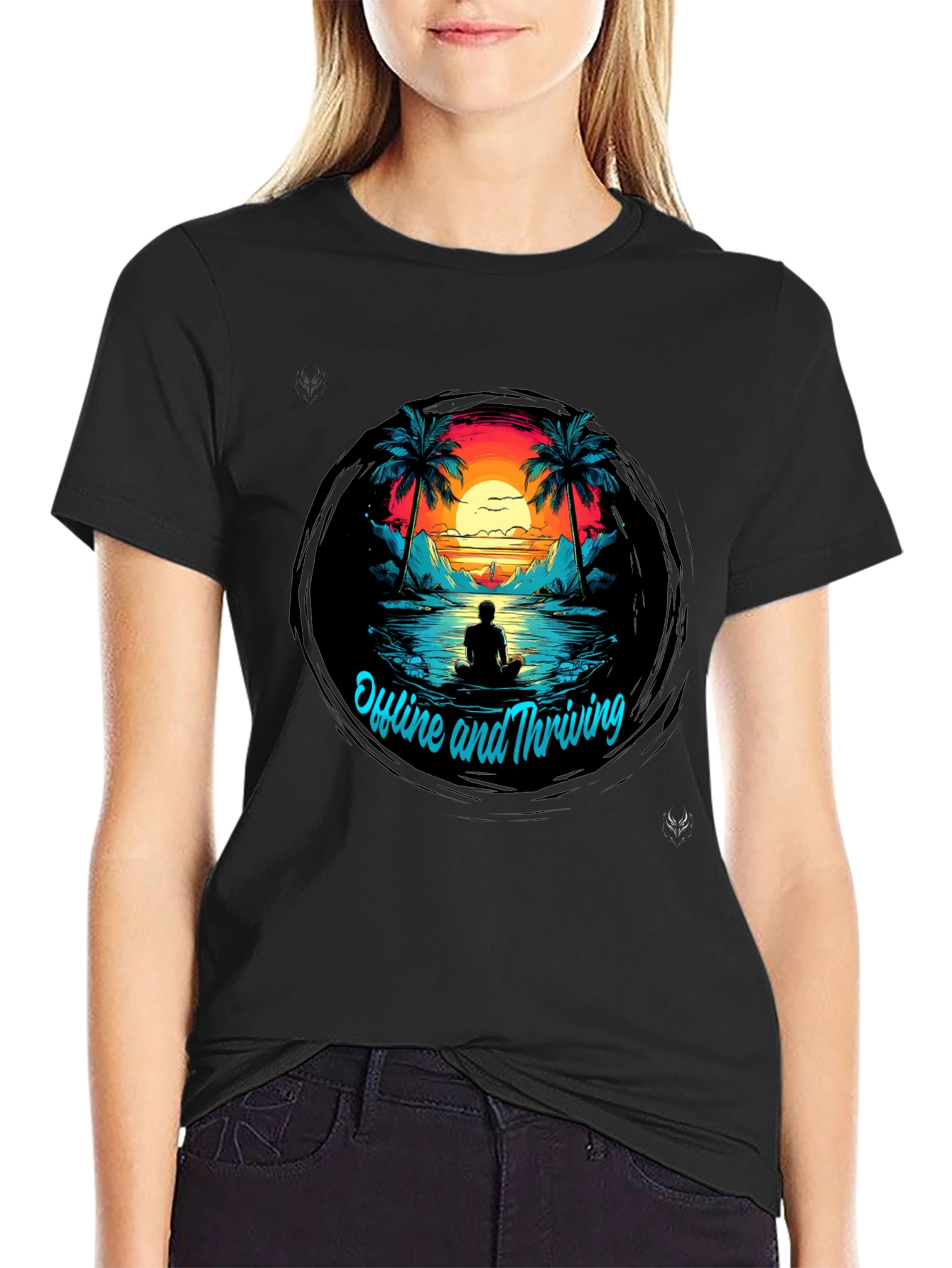 Camiseta Negra Offline and Thriving Diseño Tropical