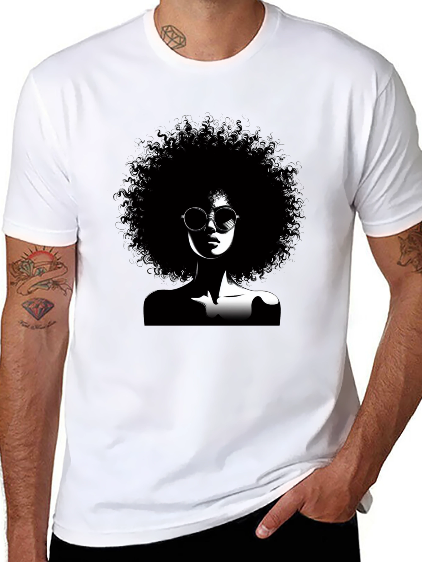 Camiseta Negra con Diseño Afro y Gafas