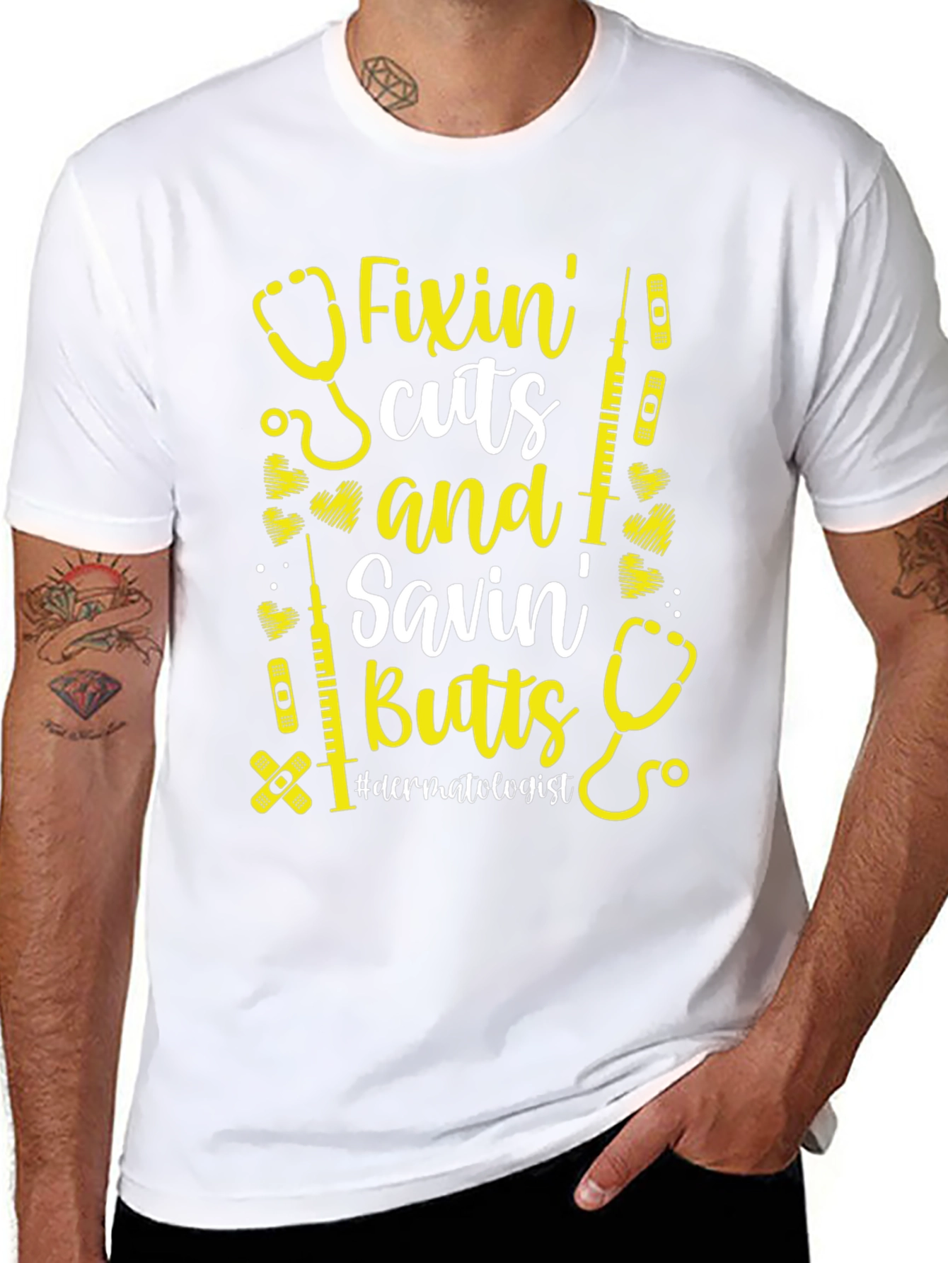Camiseta Negra: Fixin Cuts & Savin Butts Dermatólogo