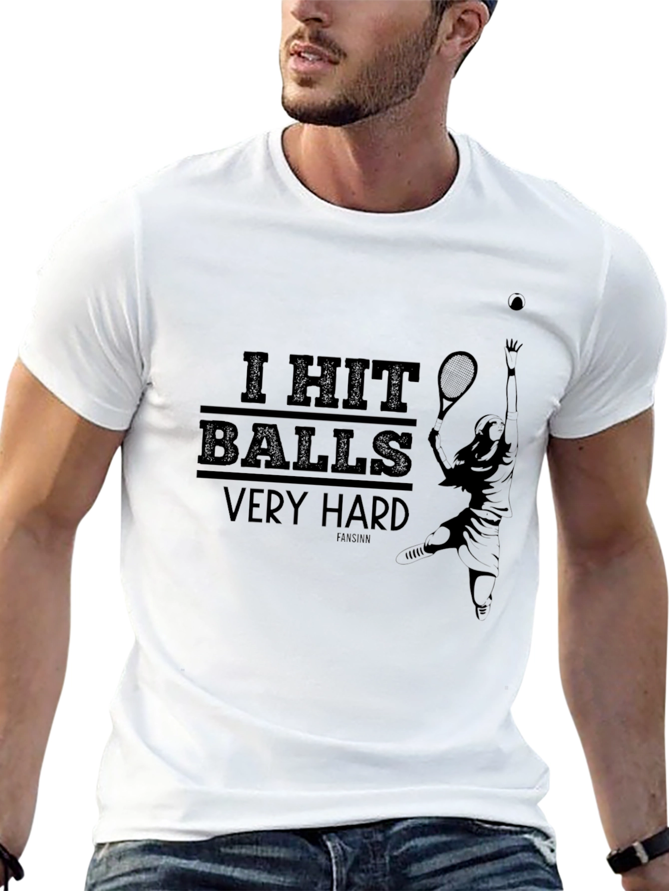 Camiseta Negra: Juego de Tenis Golpeo Pelotas Muy Fuerte