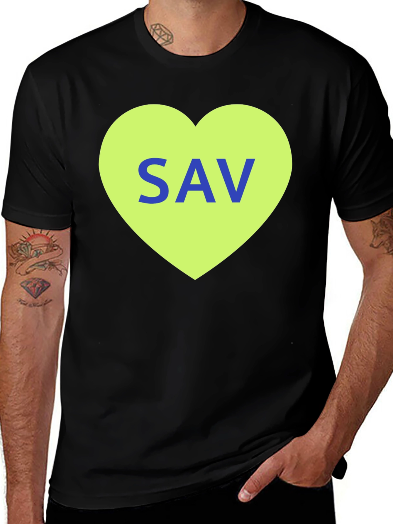 Camiseta Negra con Corazón SAV