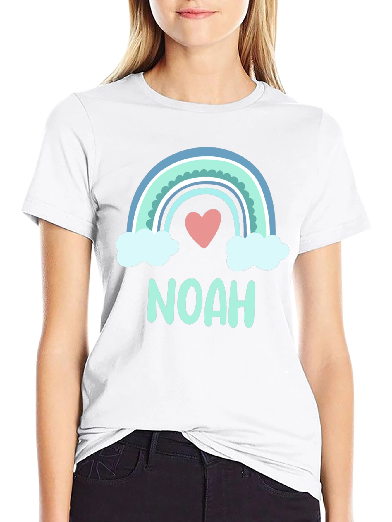 Camiseta Negra con Arco Iris y Nombre Noah