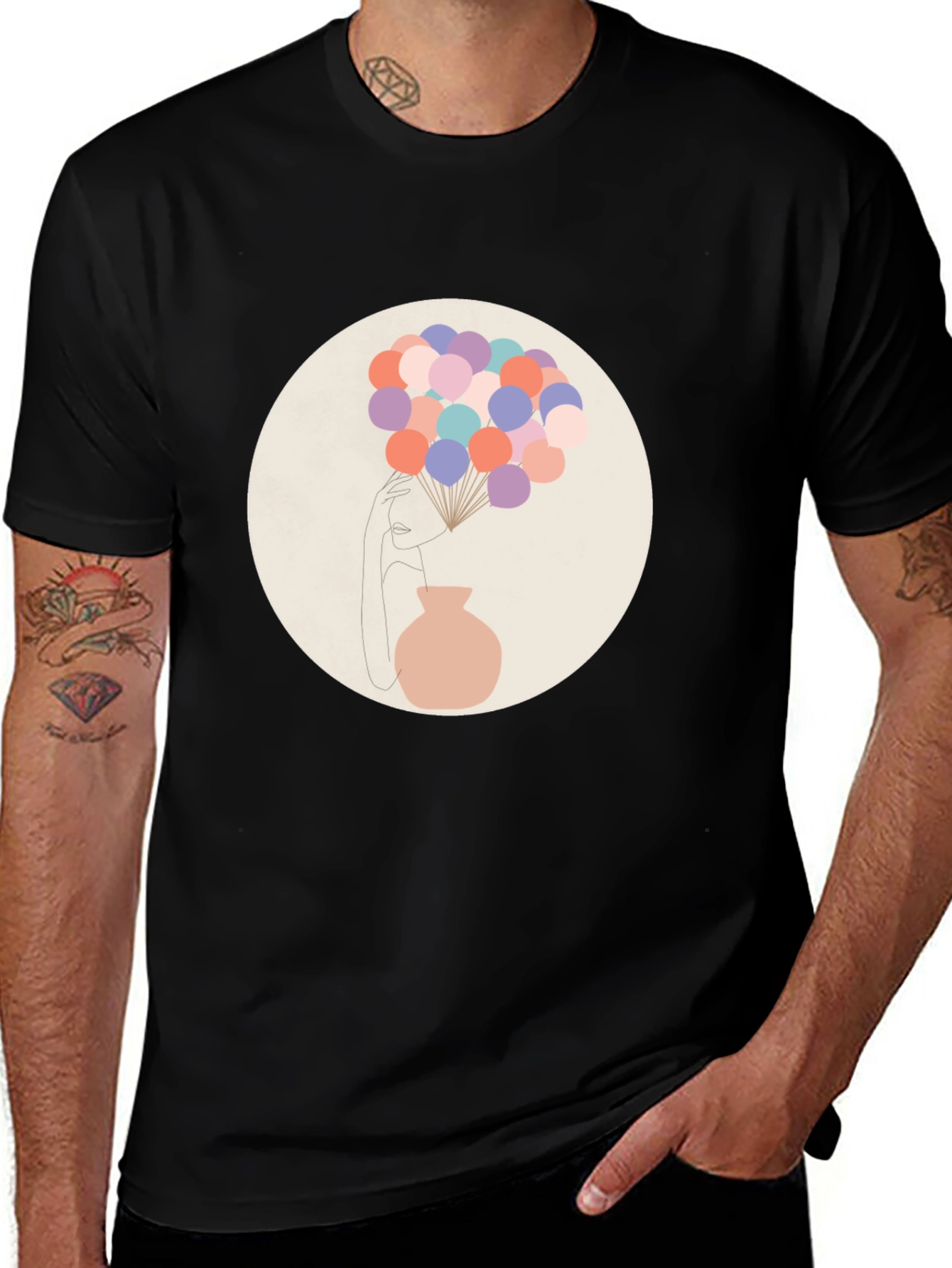 Camiseta Negra con Diseño Abstracto de Mujer y Globos