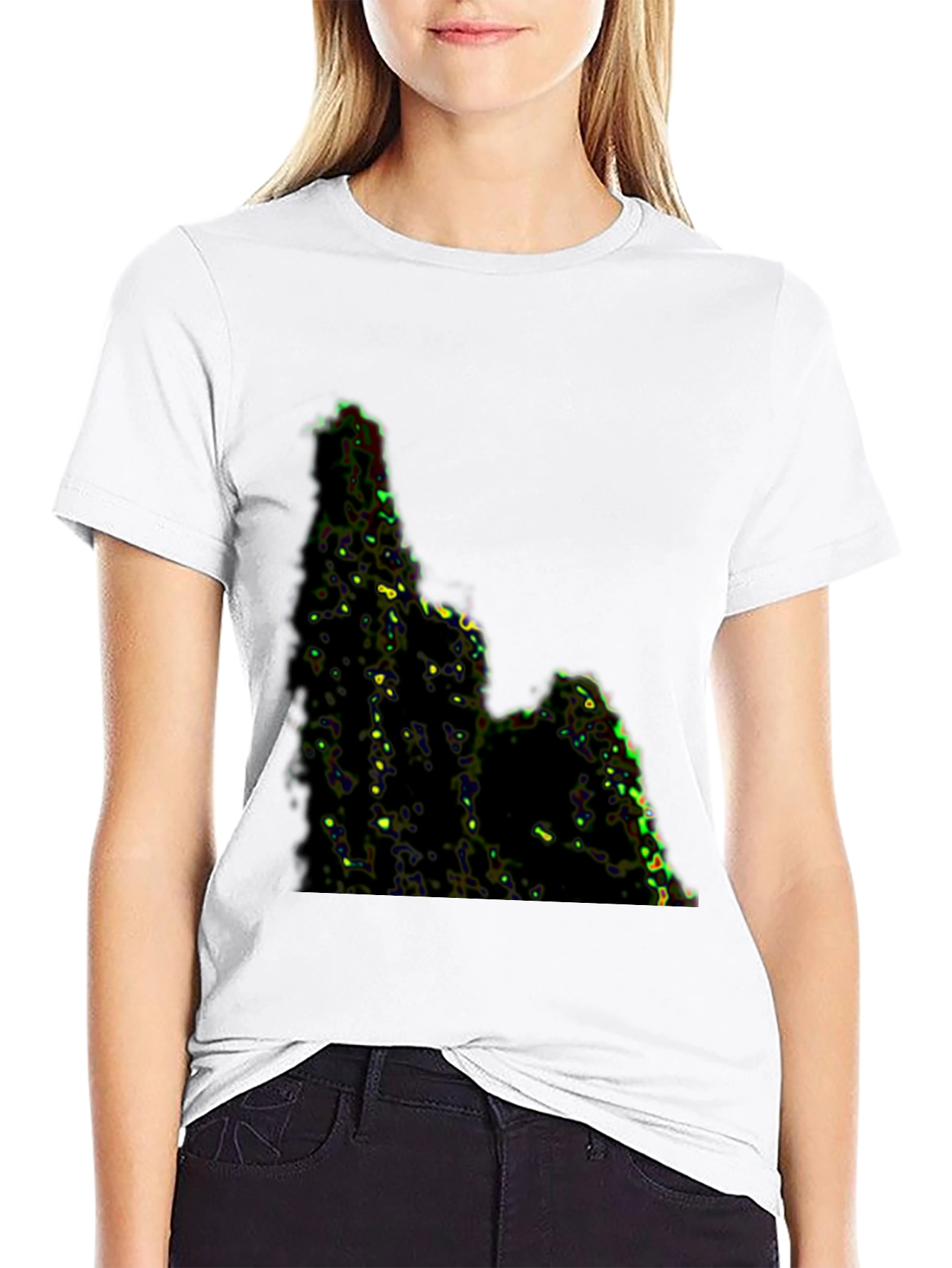 Camiseta Negra con Diseño Abstracto Montañoso