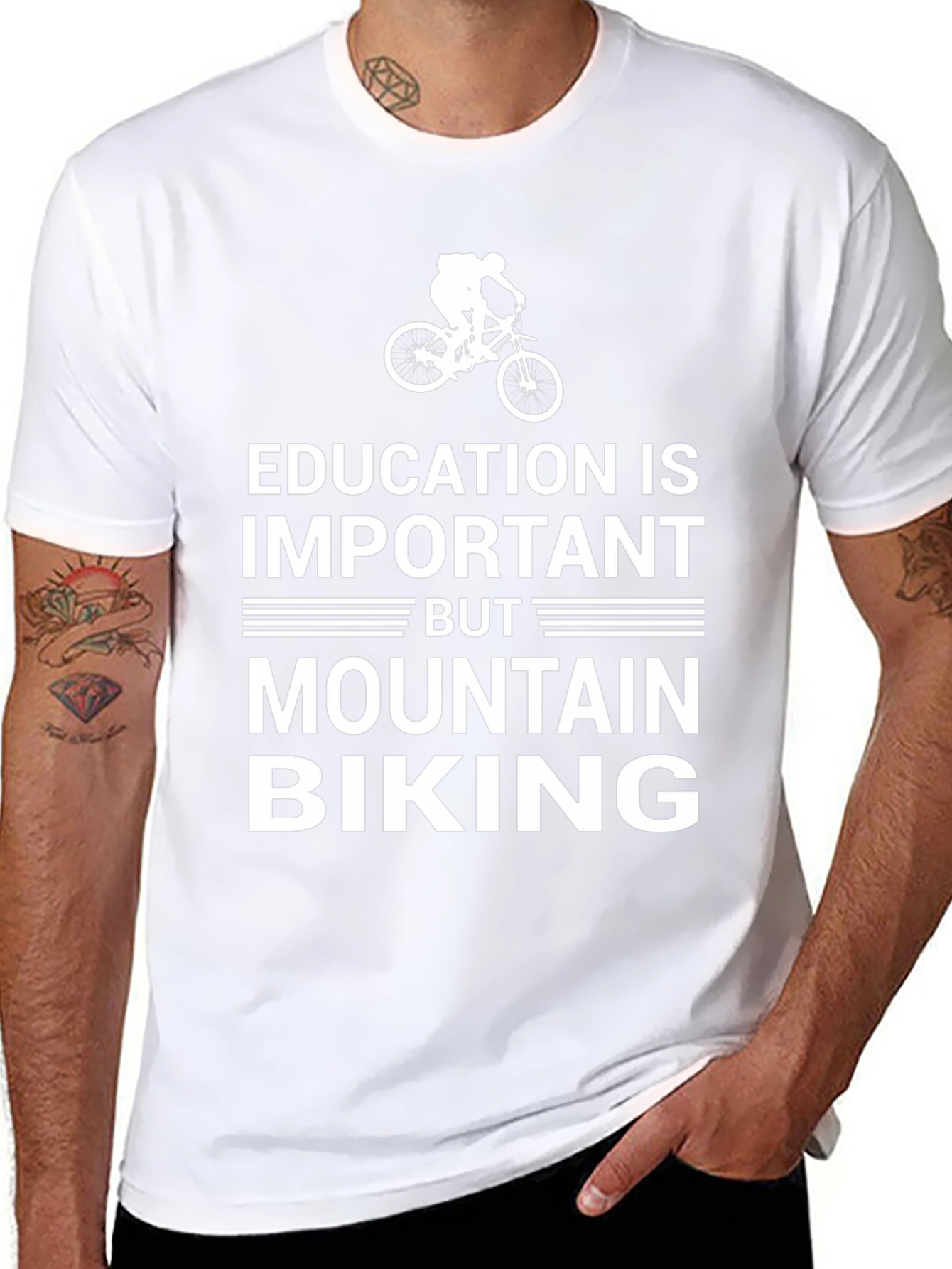 Camiseta Negra: Educación vs. Ciclismo de Montaña