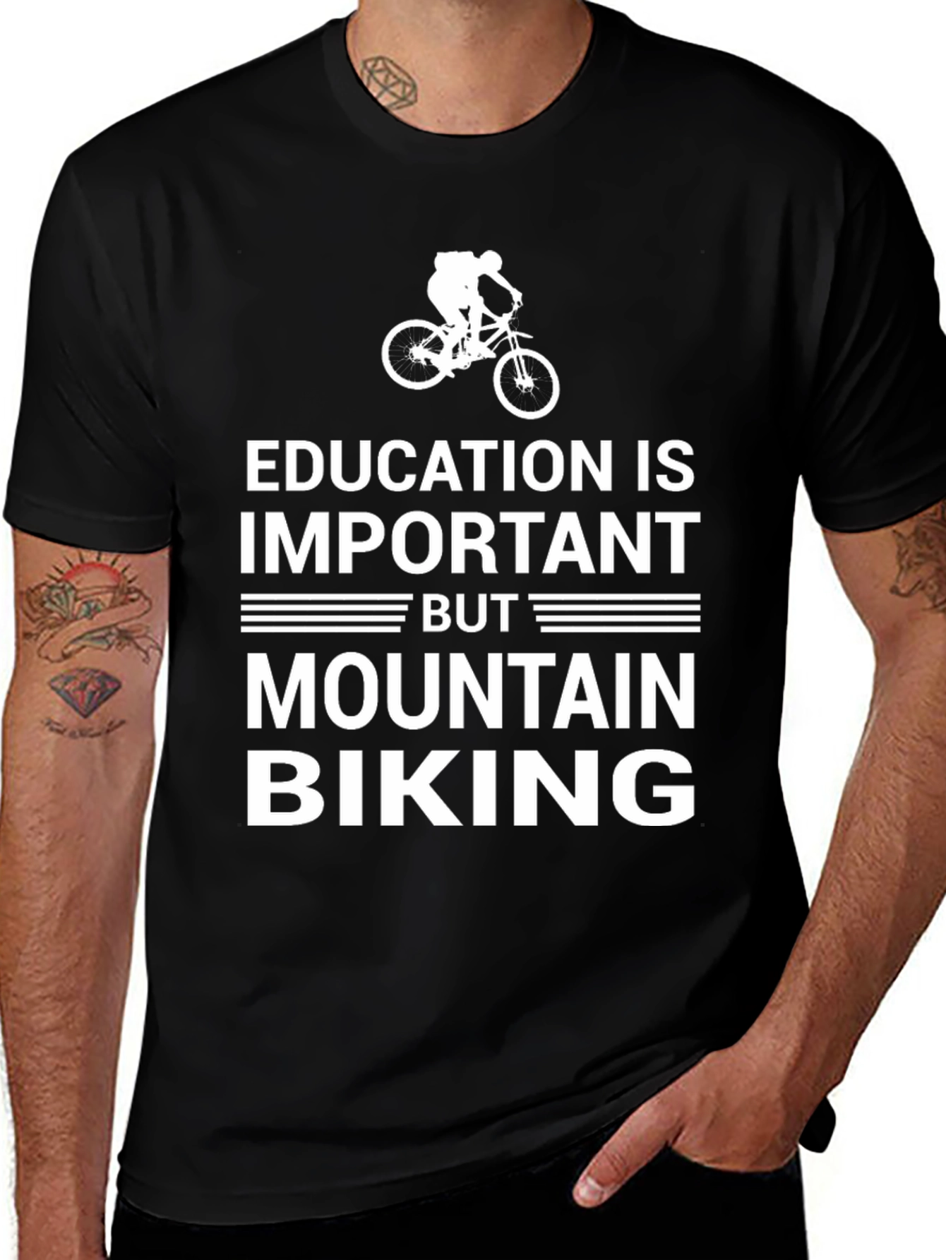 Camiseta Negra: Educación vs. Ciclismo de Montaña
