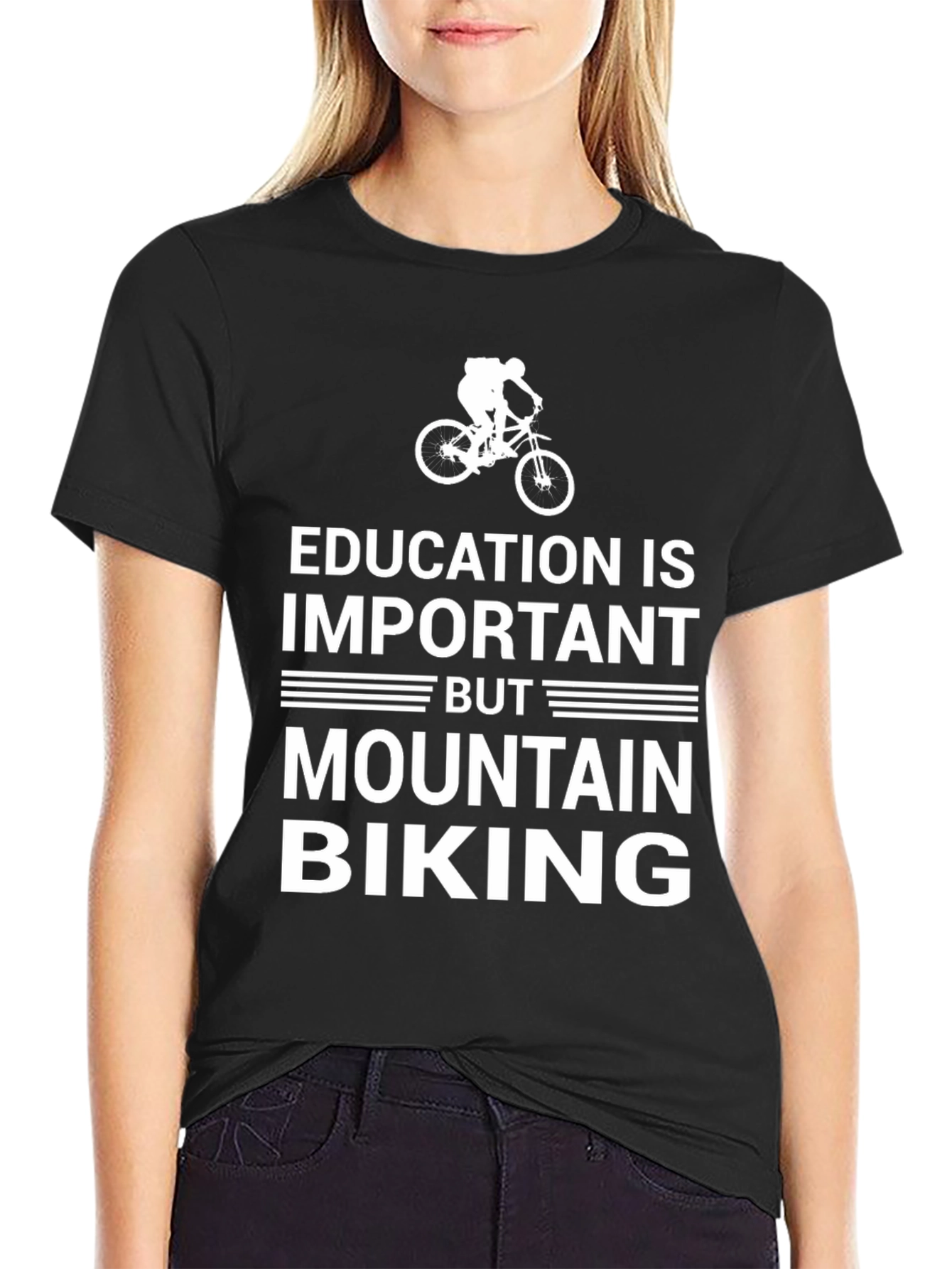 Camiseta Negra: Educación vs. Ciclismo de Montaña