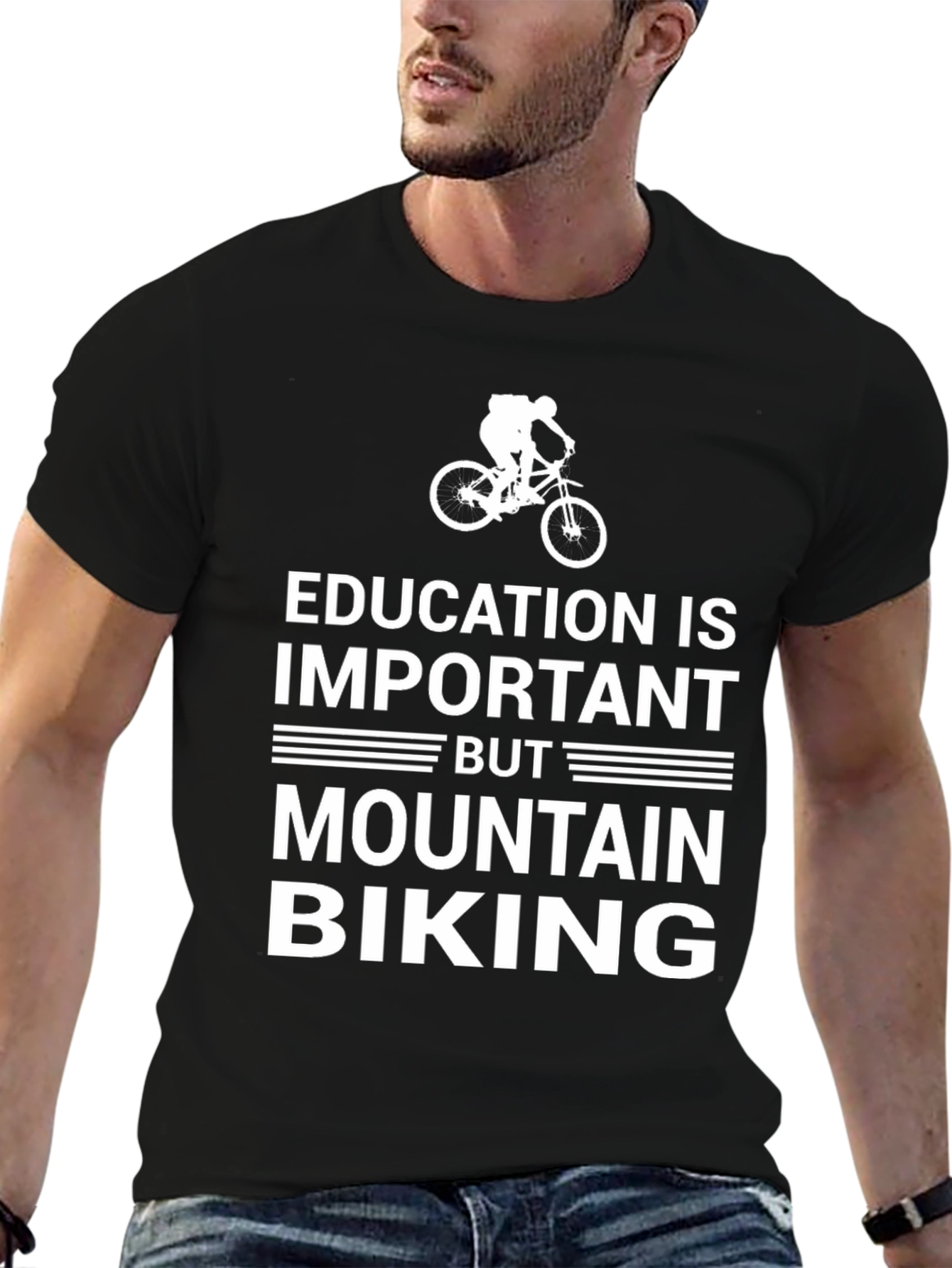 Camiseta Negra: Educación vs. Ciclismo de Montaña