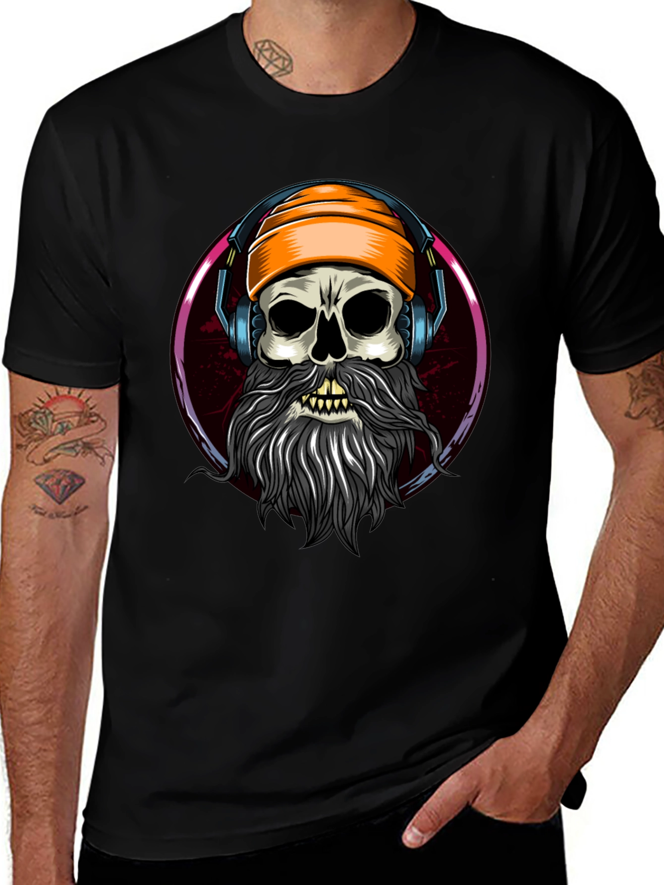 Camiseta Negra con Calavera Barbuda y Auriculares