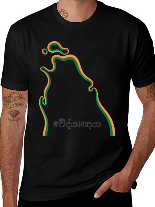 Camiseta Negra con Diseño Abstracto Tricolor