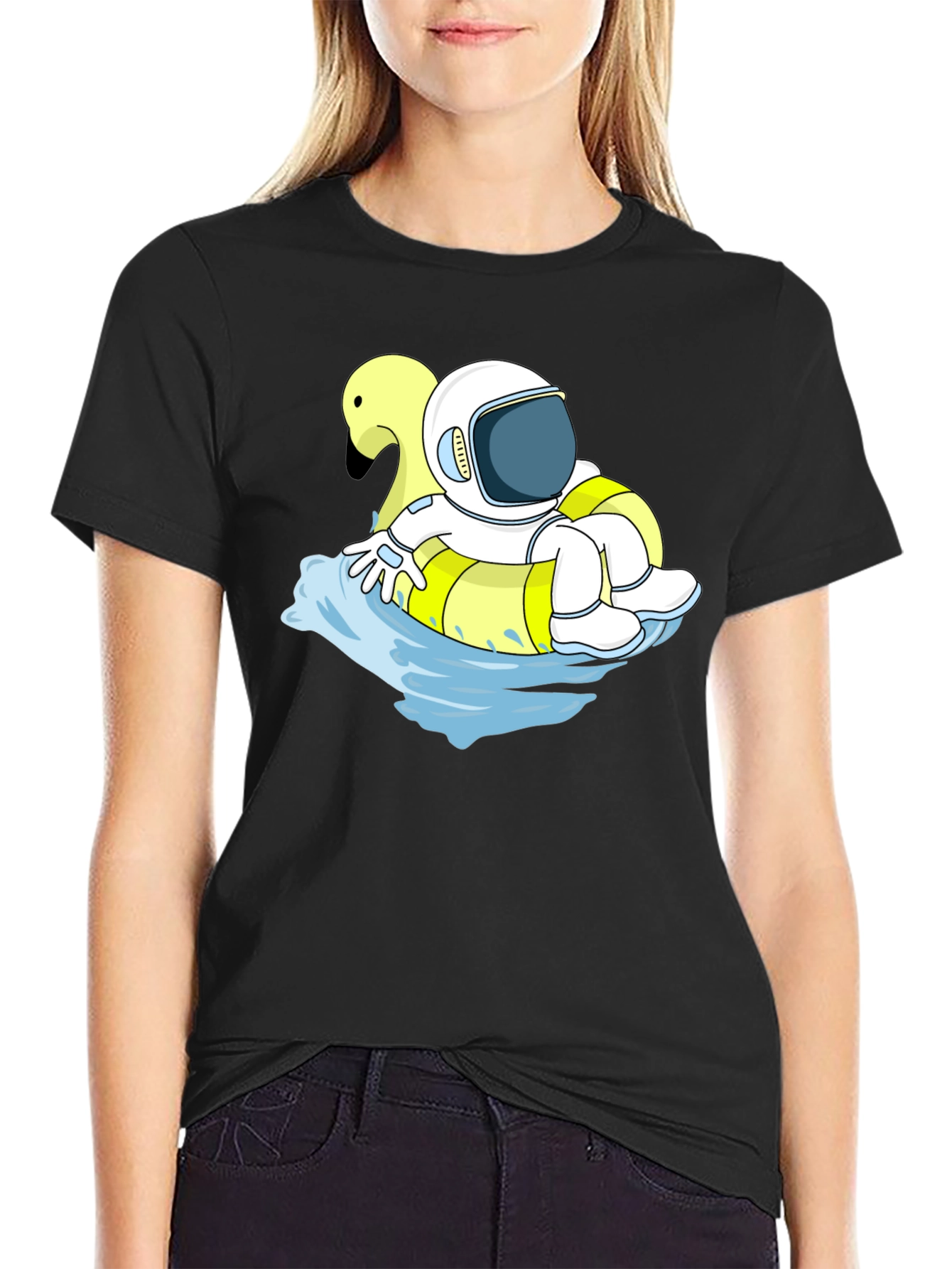 Camiseta Negra Astronauta Flotando con Cisne