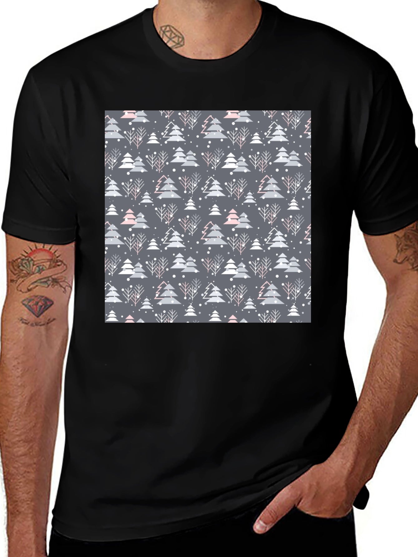 Camiseta Negra con Estampado de Árboles Navideños