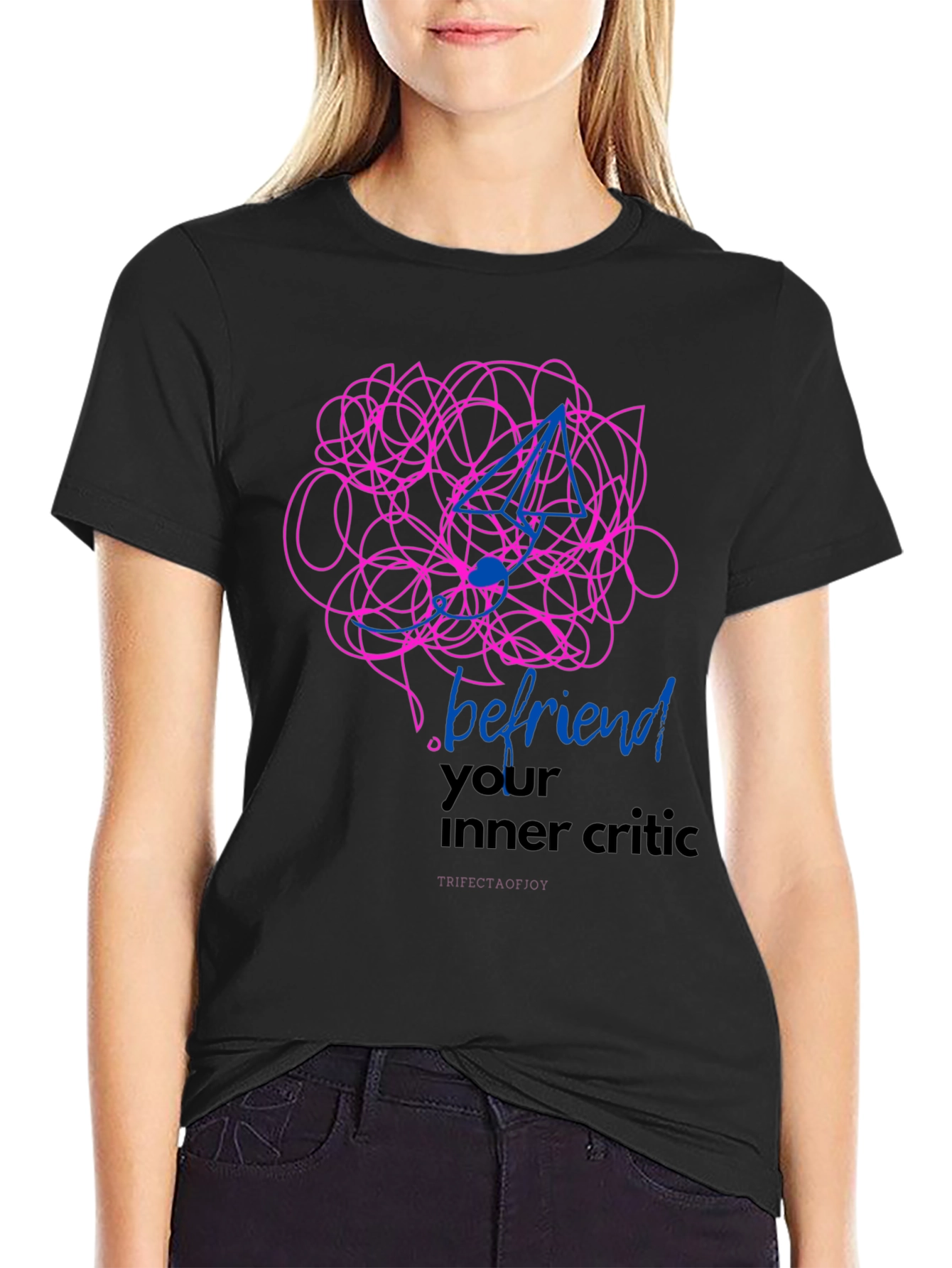 Camiseta Negra con Diseño Abstracto y Mensaje Inspirador