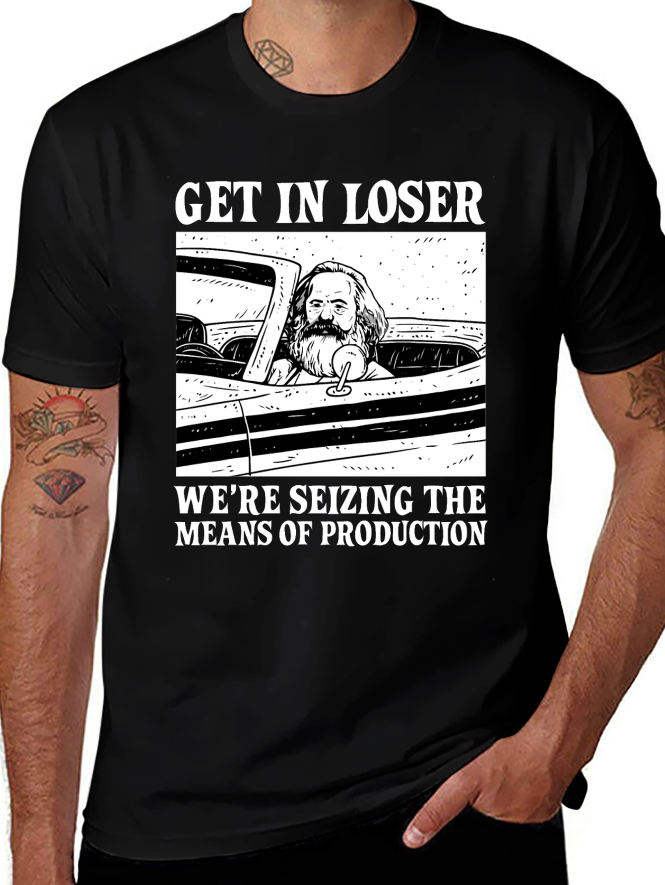 Camiseta Negra: Marx Seizing Means of Production