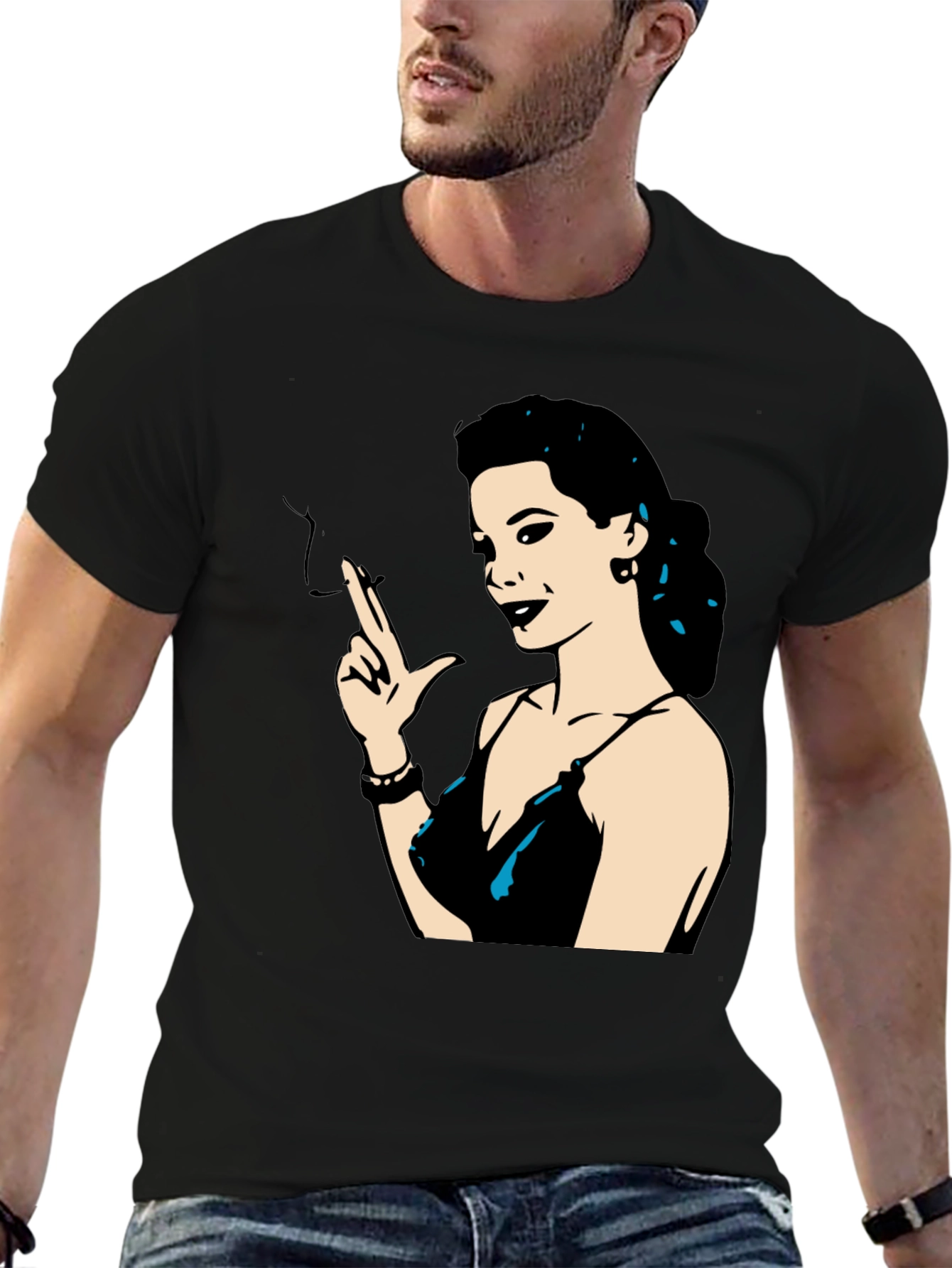 Camiseta Negra Mujer Fumando con Estilo
