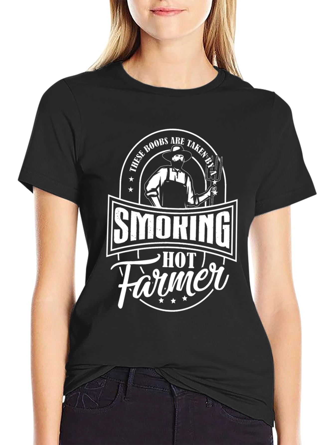 Camiseta Negra: Smoking Hot Farmer