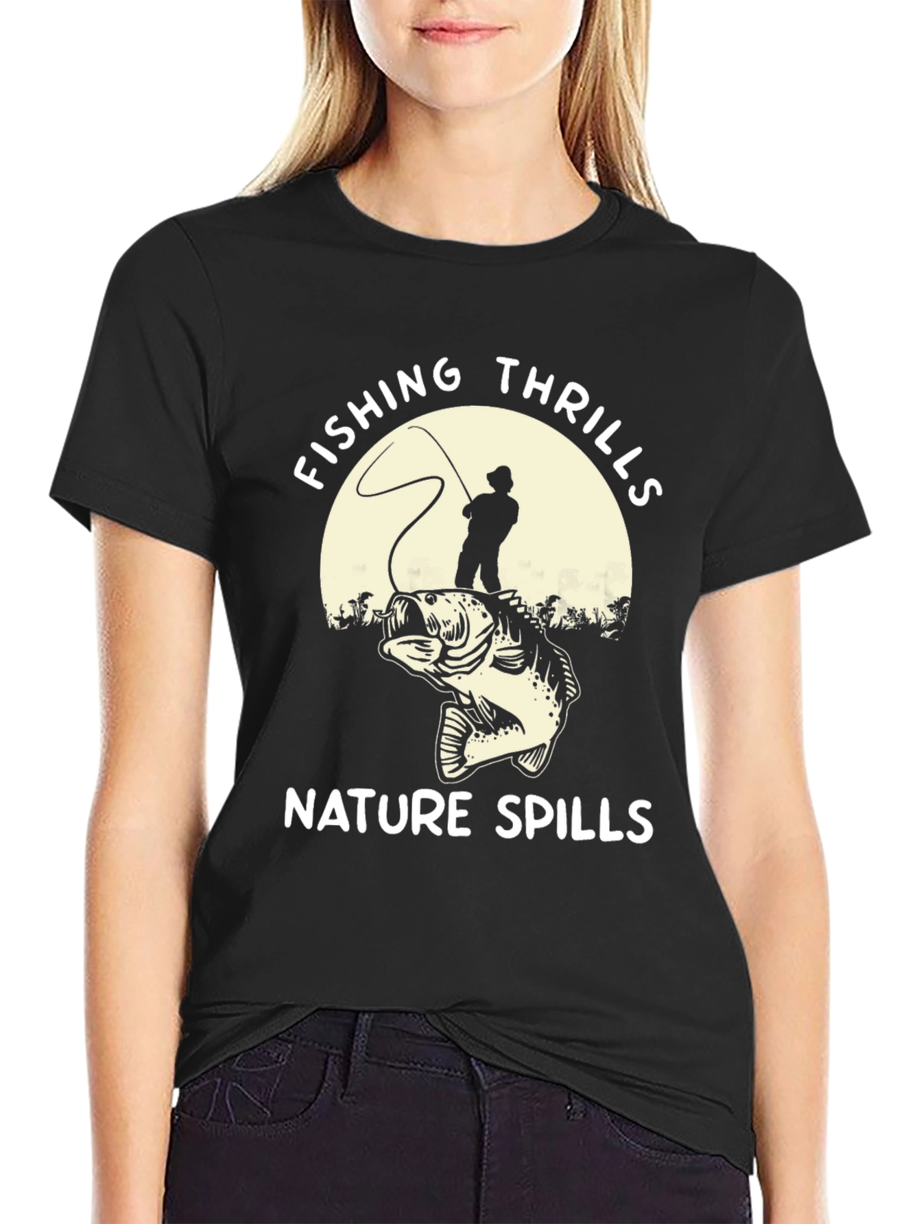 Camiseta Negra: Pesca Emocionante en la Naturaleza