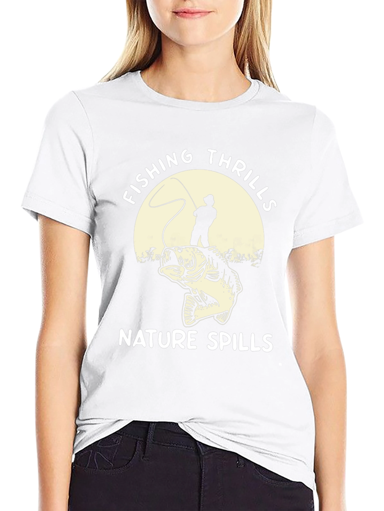 Camiseta Negra: Pesca Emocionante en la Naturaleza