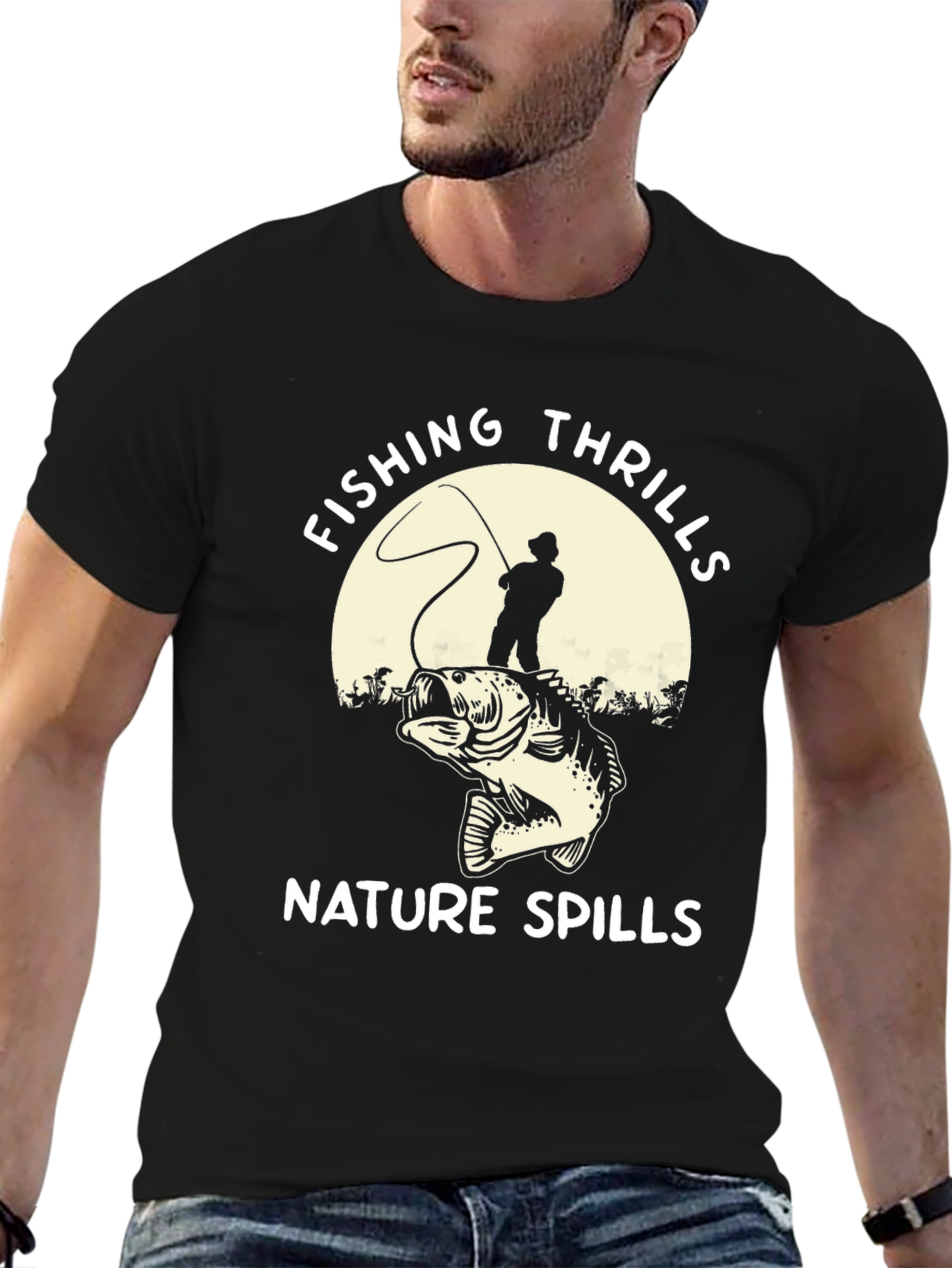 Camiseta Negra: Pesca Emocionante en la Naturaleza