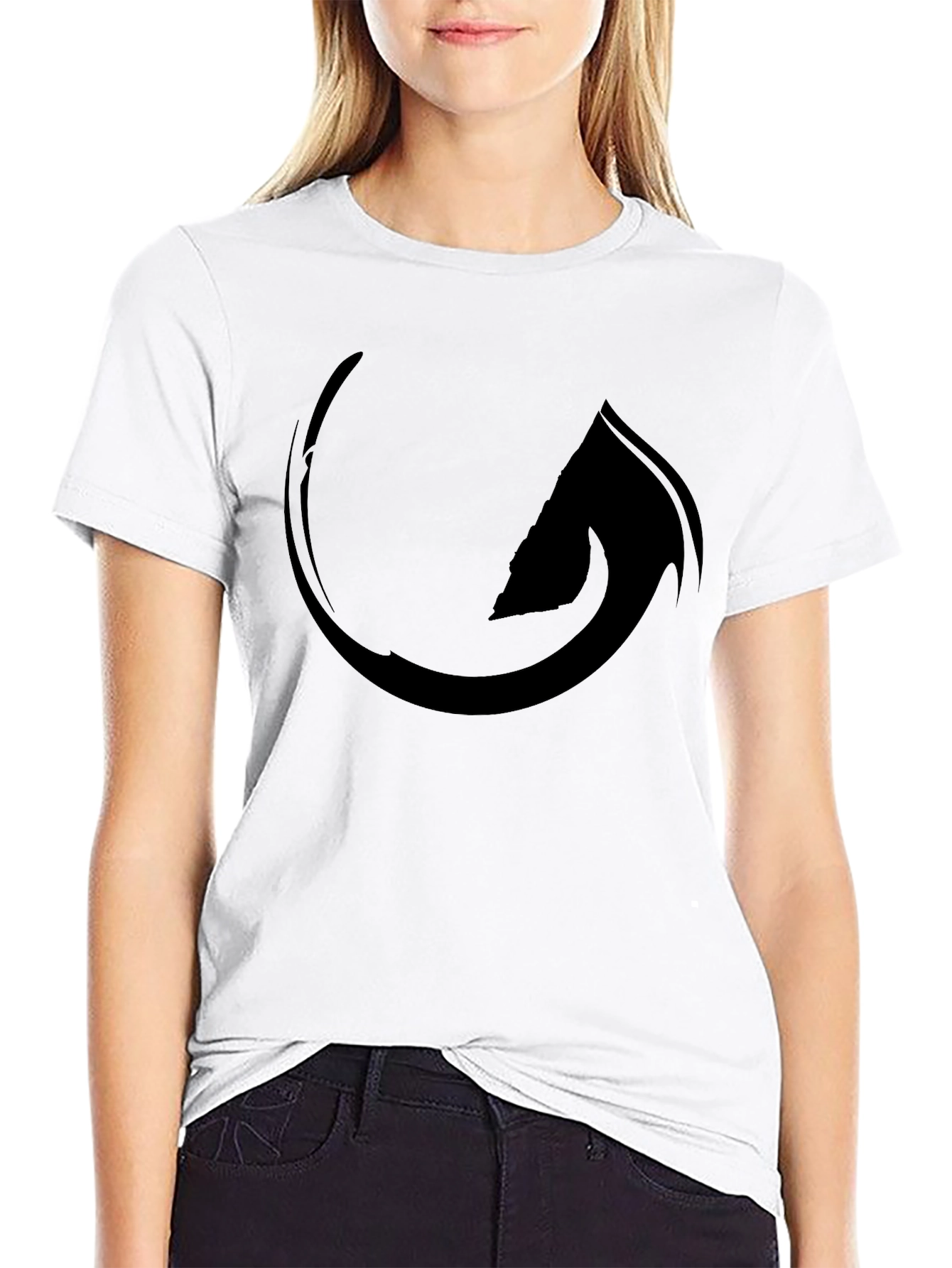 Camiseta Negra con Diseño Abstracto