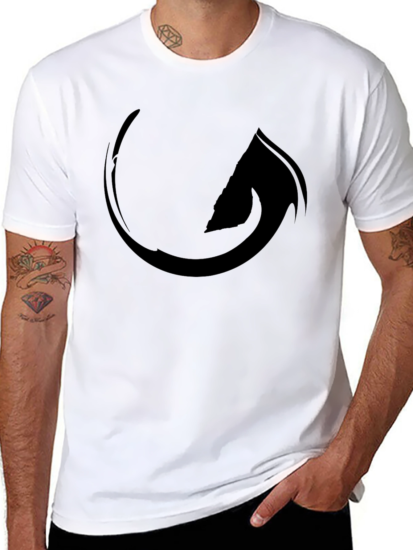 Camiseta Negra con Diseño Abstracto