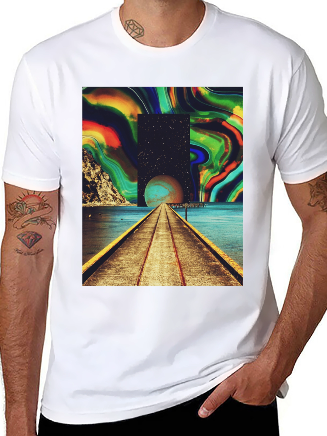 Camiseta Negra con Diseño Abstracto y Cósmico