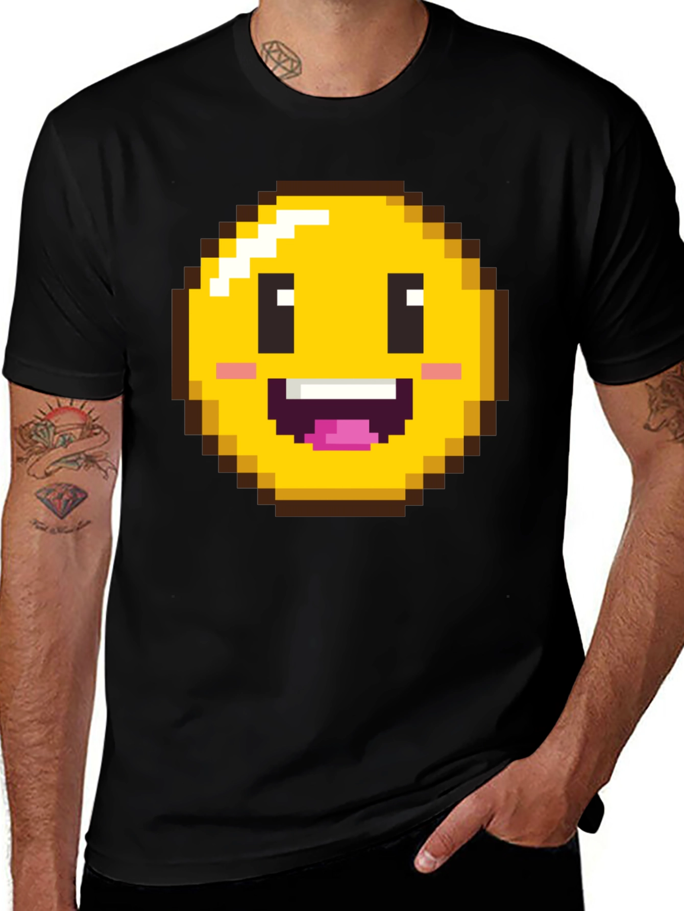 Camiseta Hombre Negra con Emoji Pixelado Sonriente