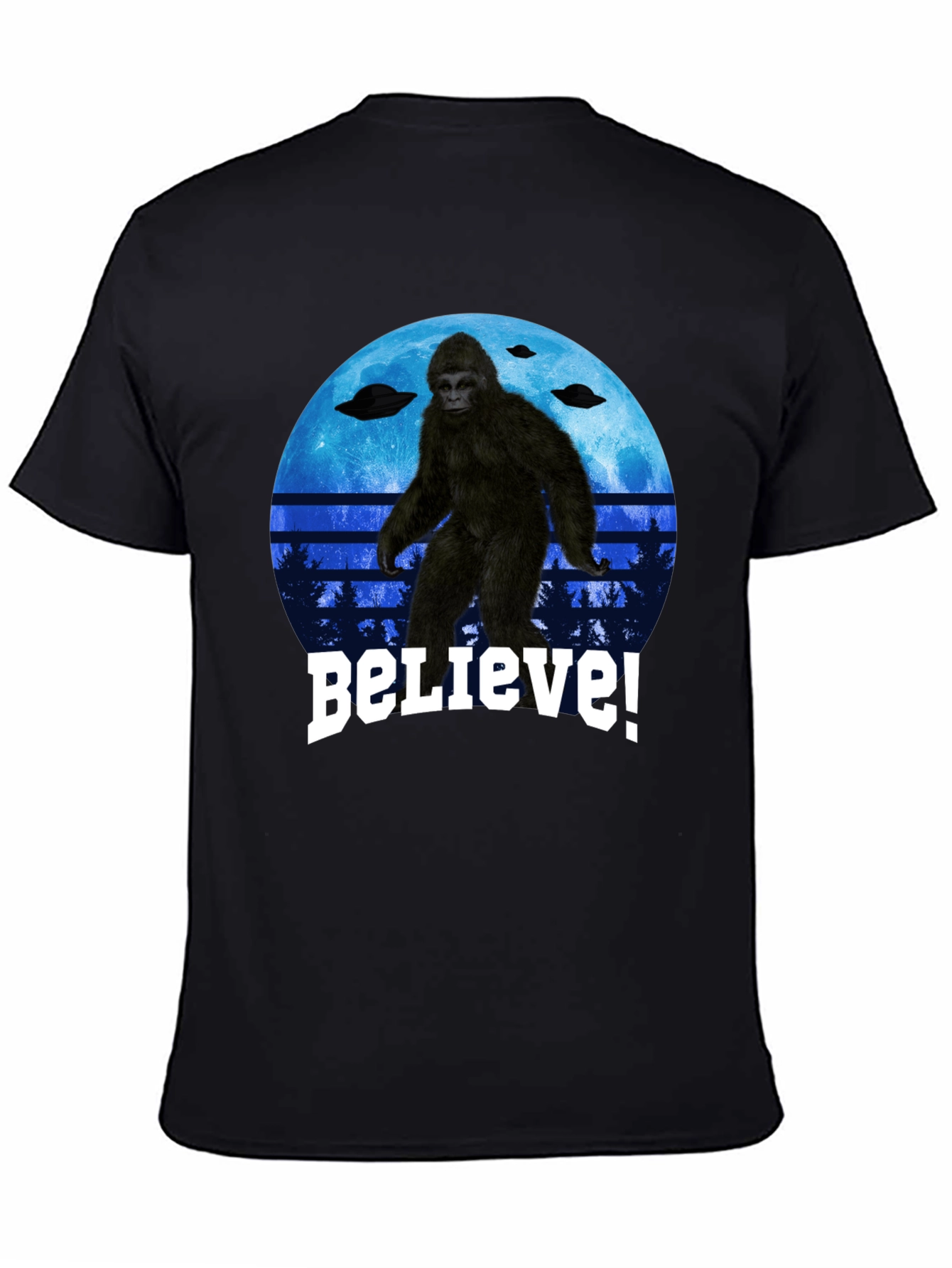 Camiseta Bigfoot Believe - Diseño OVNI y Luna Azul